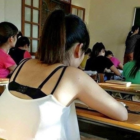 Dẫu có nóng đến cỡ nào, các bạn gái khi đi học cũng phải "nhìn trước ngó sau" trang phục của mình một chút.