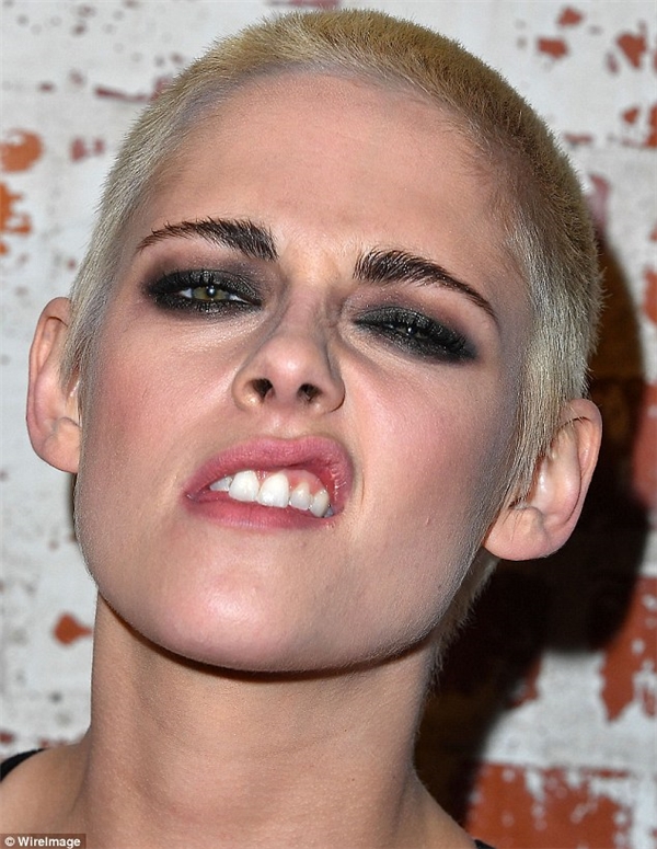 Fan choáng váng với kiểu đầu húi cua mới của Kristen Stewart