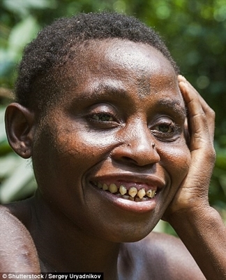 Một người phụ nữ Baka thuộc bộ tộc Pygmy 