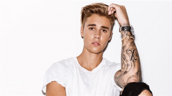 Justin Bieber là ngôi sao nhạc Pop kiêm nhà soạn nhạc thành công của Hollywood.