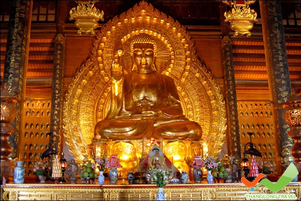 Tượng Phật Thích Ca Mâu Ni bằng đồng nguyên khối dát vàng