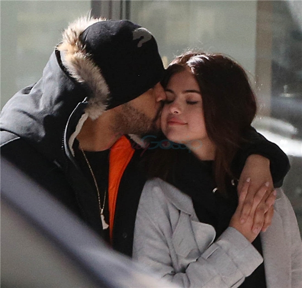 Cặp đôi Selena và The Weeknd đang rất "mặn nồng" bên nhau.