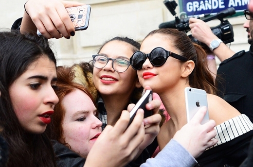Selena rất thân thiện với fan của mình nhưng anti-fan vẫn luôn tìm đến cô.