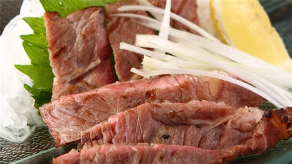 Món thịt lạc đà "đắt đỏ" và chỉ được phục vụ duy nhất tại Chinju-ya.