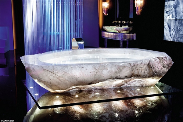 Đến Dubai ngắm bồn tắm triệu đô đầu tiên trên thế giới làm từ đá quý