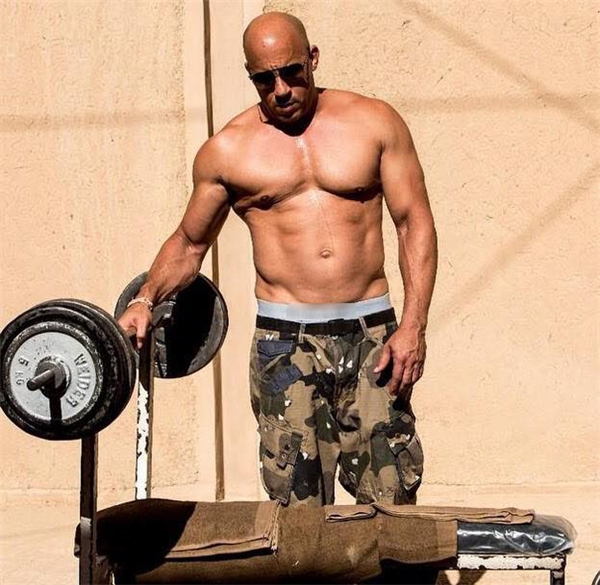 Hình ảnh cơ bắp, khỏe khoắn thường thấy của Vin Diesel.