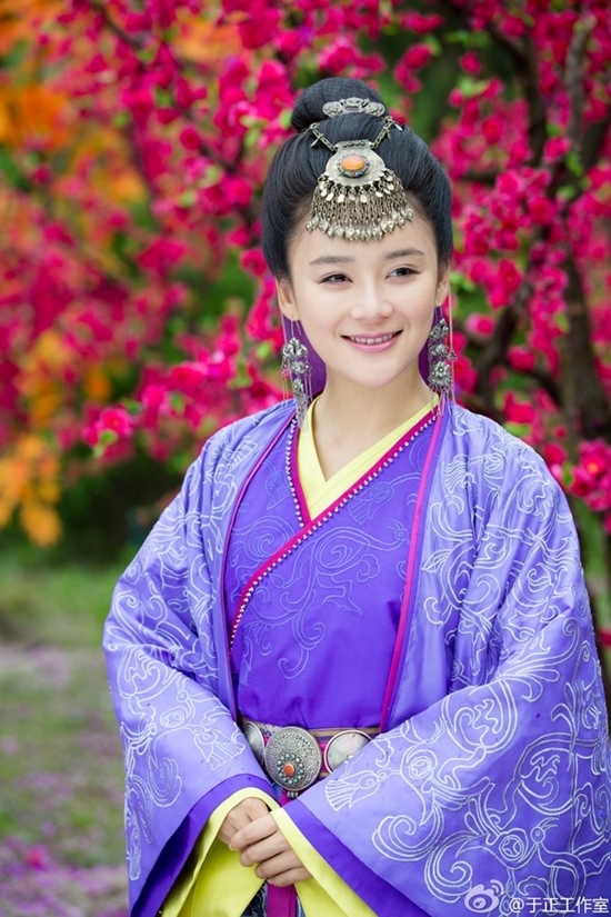 Viên San San cũng có hai vai diễn đáng chú ý trong Tiếu ngạo giang hồ 2013. Vai thứ nhất là Tuyết Tâm, vợ của Nhậm Ngã Hành. Vai diễn còn lại là Nhậm Doanh Doanh, con gái của Tuyết Tâm và Nhậm Ngã Hành.