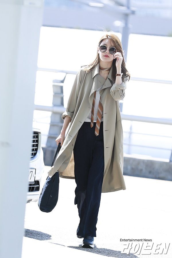 Sooyoung thanh lịch với thời trang sân bay & phụ kiện ba trăm triệu