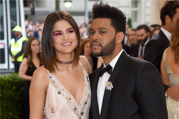 Mới yêu ba tháng, Selena đã muốn cố gắng sinh con cho The Weeknd