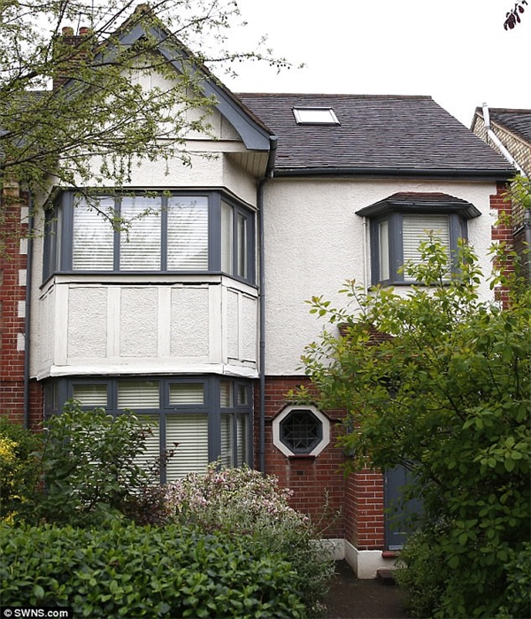 Ngôi nhà mà Joe đang sống cùng bố mẹ tại London.