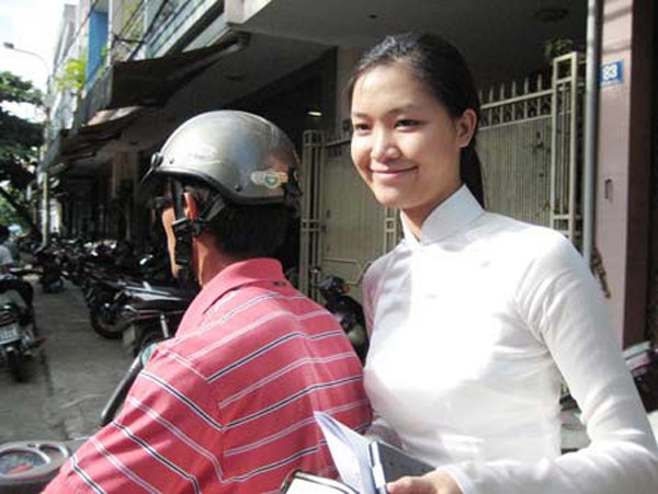 Hoa Hậu Thuỳ Dung hay được bố đưa đón mỗi khi đi học - Tin sao Viet - Tin tuc sao Viet - Scandal sao Viet - Tin tuc cua Sao - Tin cua Sao