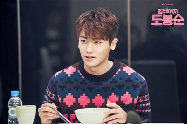 Mặc dù xuất thân là một thành viên của nhóm nhạc thần tượng nhưng Park Hyung Sik thực sự rất biết diễn xuất, anh đặc biệt phù hợp với hình tượng một chàng trai giàu có nhưng lại có tính cách ấm áp và ngọt ngào. Mặc dù xuất thân là một thành viên của nhóm nhạc thần tượng nhưng Park Hyung Sik thực sự rất biết diễn xuất, anh đặc biệt phù hợp với hình tượng một chàng trai giàu có nhưng lại có tính cách ấm áp và ngọt ngào.