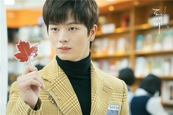 Có thể nói cho tới nay, vai diễn Yoo Deok Hwa trong Goblin- đứa cháu ngang bướng của yêu tinh Kim Shin (Gong Yoo) là vai diễn nổi bật nhất của chàng ca sĩ sinh năm 1995 này. Có thể nói cho tới nay, vai diễn Yoo Deok Hwa trong Goblin- đứa cháu ngang bướng của yêu tinh Kim Shin (Gong Yoo) là vai diễn nổi bật nhất của chàng ca sĩ sinh năm 1995 này.