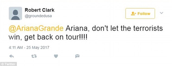 "Ariana, đừng để bọn chúng thắng, hãy tiếp tục lưu diễn!"