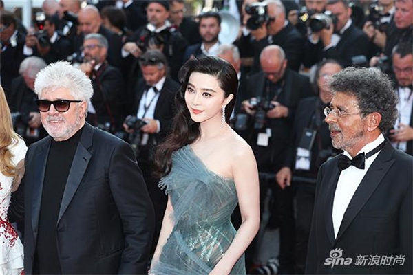 Không còn nhạt nhòa, Phạm Băng Băng lộng lẫy tại lễ bế mạc LHP Cannes Không còn nhạt nhòa, Phạm Băng Băng lộng lẫy tại lễ bế mạc LHP Cannes