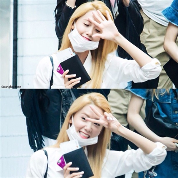 Yoona nổi bật ở sân bay với mái tóc vàng của mình. Yoona nổi bật ở sân bay với mái tóc vàng của mình.