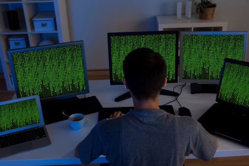 Cậu nhóc hacker 14 tuổi bị cảnh sát Nhật Bản bắt vì chế tạo ra virus Ransomware và phát tán mã nguồn lên Internet thông qua các trang mạng xã hội như Twitter với lời mời gọi: "Đây là mã nguồn cho mã độc Ransomware do tôi tạo ra, mọi người có thể tải về và sử dụng thoải mái". (Ảnh minh họa)