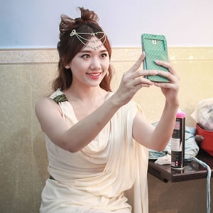 Ca sĩ, diễn viên, người mẫu Hari Won