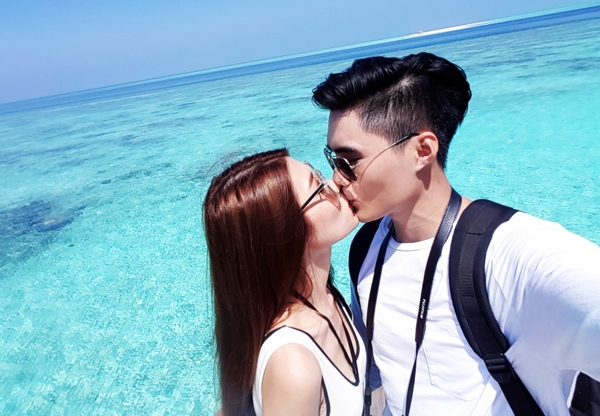 Liên lạc với Quỳnh Châu, cô thừa nhận việc chia tay bạn trai sau 3 năm gắn bó. Dù đau buồn vì mối quan hệ tình cảm đã chấm dứt nhưng thời gian này, cô cố gắng tập trung vào công việc để lấy lại niềm vui trong cuộc sống. Liên lạc với Quỳnh Châu, cô thừa nhận việc chia tay bạn trai sau 3 năm gắn bó. Dù đau buồn vì mối quan hệ tình cảm đã chấm dứt nhưng thời gian này, cô cố gắng tập trung vào công việc để lấy lại niềm vui trong cuộc sống. - Tin sao Viet - Tin tuc sao Viet - Scandal sao Viet - Tin tuc cua Sao - Tin cua Sao