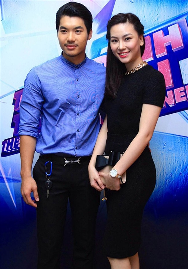 Phạm Thùy Linh và Trương Nam Thành hẹn hò gần bốn năm. Nam siêu mẫu sinh năm 1991 tổ chức lễ cầu hôn bạn gái hồi tháng 1/2017. Phạm Thùy Linh và Trương Nam Thành hẹn hò gần bốn năm. Nam siêu mẫu sinh năm 1991 tổ chức lễ cầu hôn bạn gái hồi tháng 1/2017. - Tin sao Viet - Tin tuc sao Viet - Scandal sao Viet - Tin tuc cua Sao - Tin cua Sao