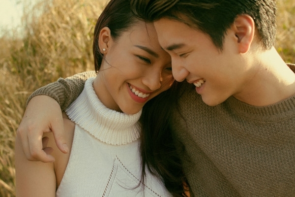 Vào ngày 5/6, Huỳnh Anh bất ngờ viết status thông báo mình đang “độc thân vui tính”. Cụ thể, nam diễn viên chia sẻ rằng: “Độc thân vui tính rồi. Mà tạm thời không nhận lời yêu ai đâu nhé. Lo kiếm tiền và làm việc nè. Xin lỗi bản thân vì những ngày buồn bã. Happy single”. Về phía mình Hoàng Oanh cho hay cô quyết định chia tay vì bị bạn trai bỏ rơi. Vào ngày 5/6, Huỳnh Anh bất ngờ viết status thông báo mình đang “độc thân vui tính”. Cụ thể, nam diễn viên chia sẻ rằng: “Độc thân vui tính rồi. Mà tạm thời không nhận lời yêu ai đâu nhé. Lo kiếm tiền và làm việc nè. Xin lỗi bản thân vì những ngày buồn bã. Happy single”. Về phía mình Hoàng Oanh cho hay cô quyết định chia tay vì bị bạn trai bỏ rơi. - Tin sao Viet - Tin tuc sao Viet - Scandal sao Viet - Tin tuc cua Sao - Tin cua Sao