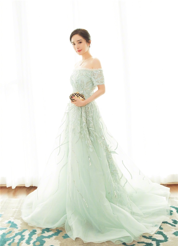 Dương Mịch hoàn hảo tràn đầy khí chất của một "thượng thần". Dương Mịch hoàn hảo tràn đầy khí chất của một "thượng thần".