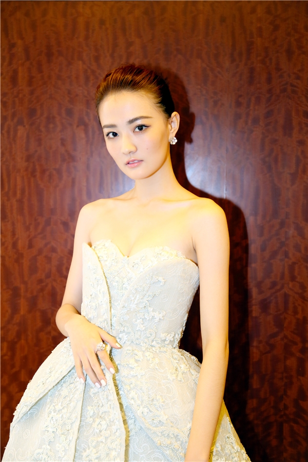 Dương Mịch tuyệt đẹp, Lưu Diệc Phi hồng thắm tại thảm đỏ LHP Dương Mịch tuyệt đẹp, Lưu Diệc Phi hồng thắm tại thảm đỏ LHP