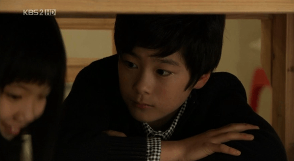 Cậu chàng xuất hiện trong bộ phim Boys Over Flowers với vai diễn Yi Jung khi còn nhỏ.