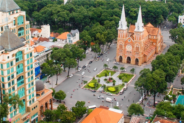 Nhà thờ nằm trên vị trí đắc địa giữa lòng Sài Gòn.