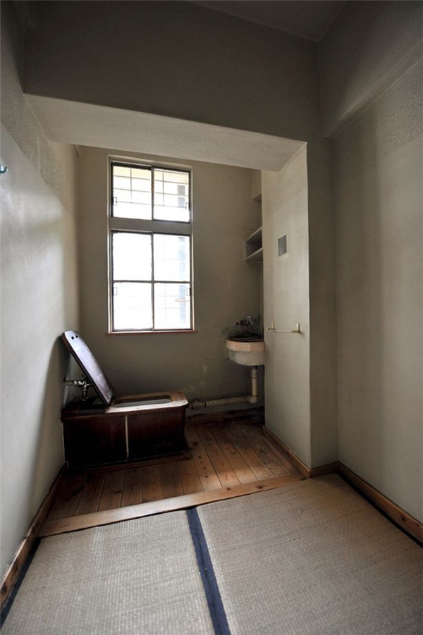 Một phòng giam tử tù ở Osaka