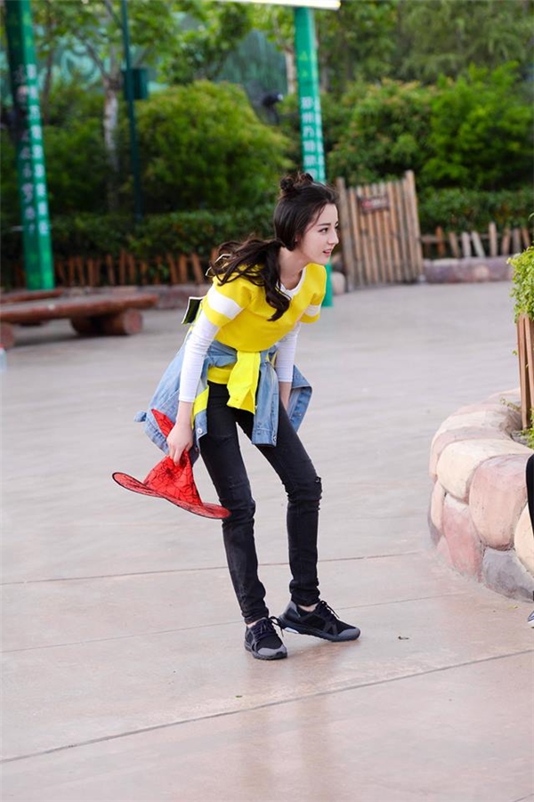Chết ngất trước những khoảnh khắc đáng yêu hết nấc của Địch Lệ Nhiệt Ba