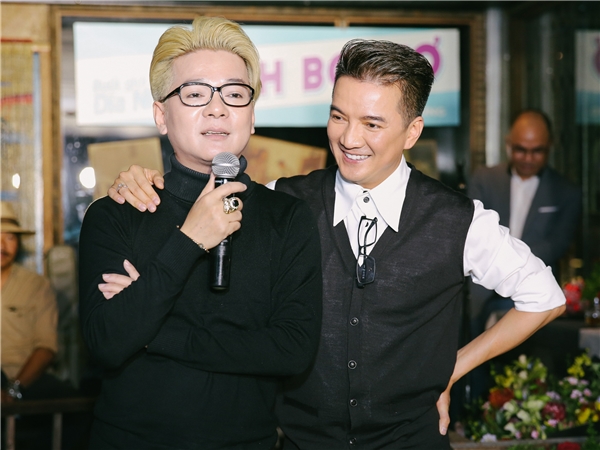 Ca sĩ Vũ Hà có mặt từ sớm để chung vui cùng Đàm Vĩnh Hưng. - Tin sao Viet - Tin tuc sao Viet - Scandal sao Viet - Tin tuc cua Sao - Tin cua Sao