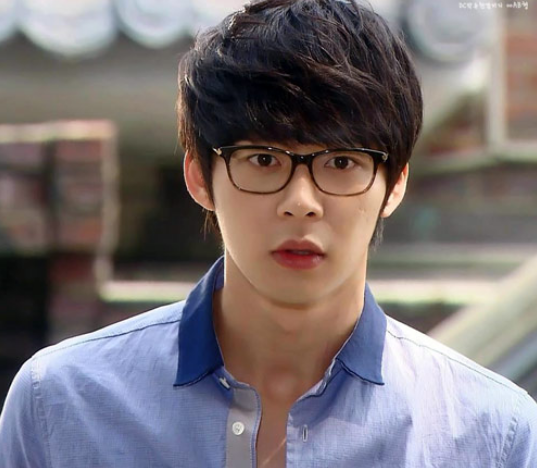 Nếu kết hôn vào tháng 9 này thì Park Yoochun sẽ là “người đàn ông có vợ” đầu tiên trong JYJ. Nếu kết hôn vào tháng 9 này thì Park Yoochun sẽ là “người đàn ông có vợ” đầu tiên trong JYJ.