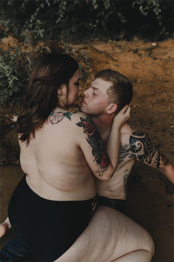 Những hình ảnh ngọt ngào của cặp đôi đũa lệch khiến bạn tin rằng yêu thật lòng là có thật