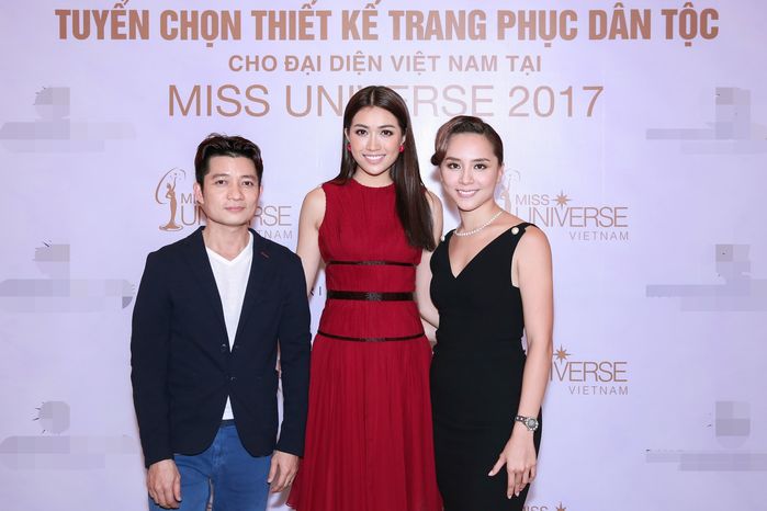 
Bộ 3 ban giám khảo "cầm cân nảy mực" NTK Thuận Việt, Á hậu Lệ Hằng, và bà Dương Trương Thiên Lý.