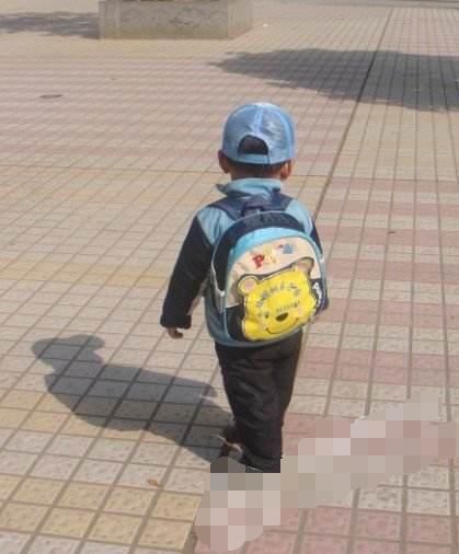 Bé trai 4 tuổi là con của anh Dương
Bé trai 4 tuổi là con của anh Dương