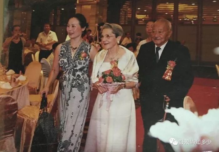 Ông Viên Địch Bảo và bà Danny Li sao 50 năm xa cách cuối cùng đã đén được với nhau