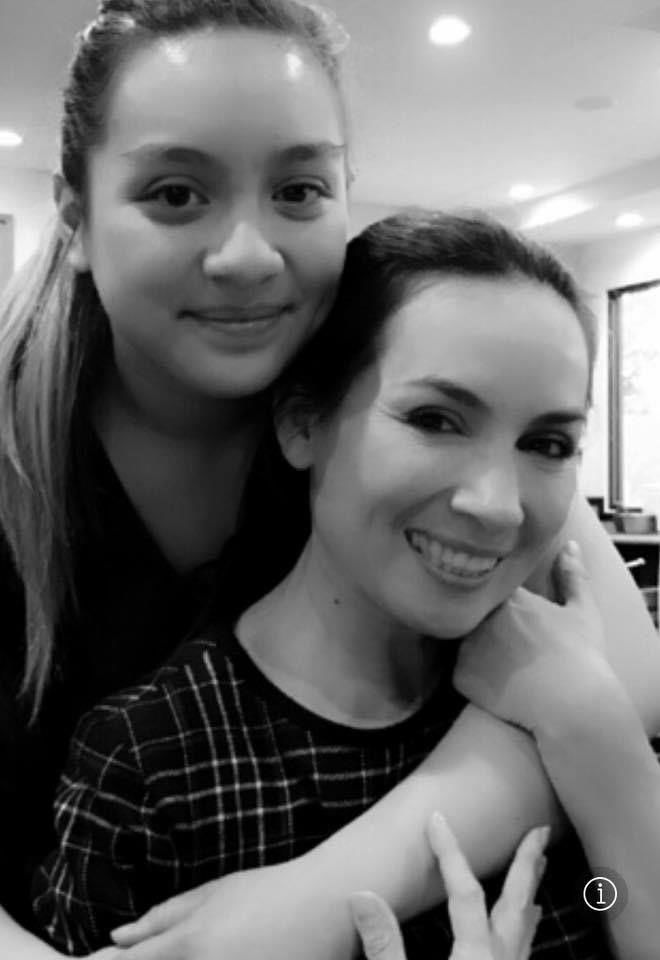 Mẹ con Phi Nhung sống cùng nhau tại một căn nhà khá giản dị ở Mỹ hơn 20 năm nay và không hề để lộ bất cứ thông tin nào với truyền thông, khán giả. - Tin sao Viet - Tin tuc sao Viet - Scandal sao Viet - Tin tuc cua Sao - Tin cua Sao