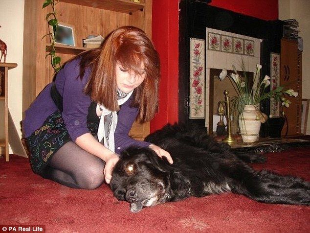 
Adele và chú chó Max của mình.