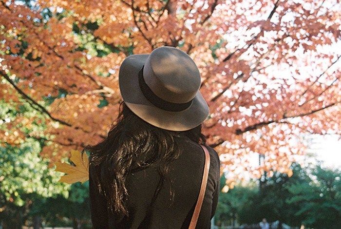 Em rất muốn hiểu anh nên đành tự mình mò đoán, "giải mã" từng chút một...
Em rất muốn hiểu anh nên đành tự mình mò đoán, "giải mã" từng chút một...