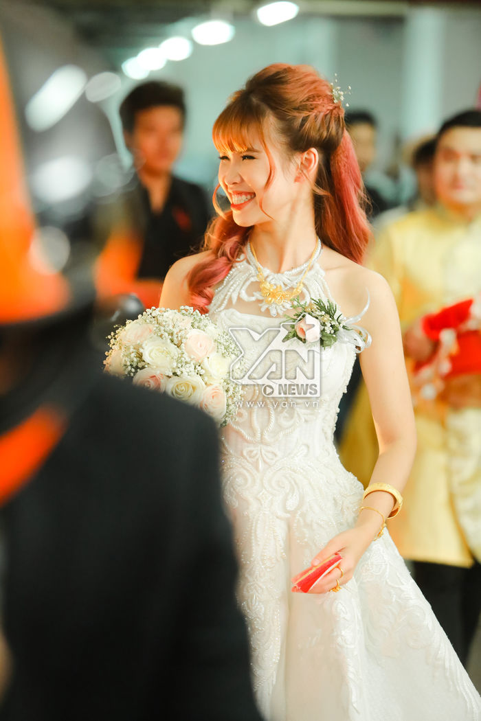 ĐỘC QUYỀN: Cô dâu Khởi My cùng Kelvin Khánh xuất hiện rạng rỡ sau lễ đón dâu tại nhà riêng - Tin sao Viet - Tin tuc sao Viet - Scandal sao Viet - Tin tuc cua Sao - Tin cua Sao