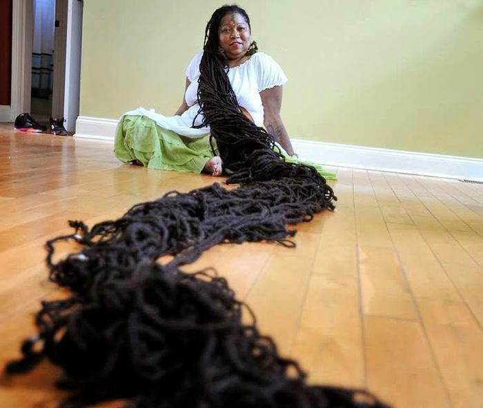 Có lẽ các tiệm làm tóc sẽ ghét người phụ nữ này lắm: 29 năm không cắt 1 sợi, mái tóc dài hơn 10 mét