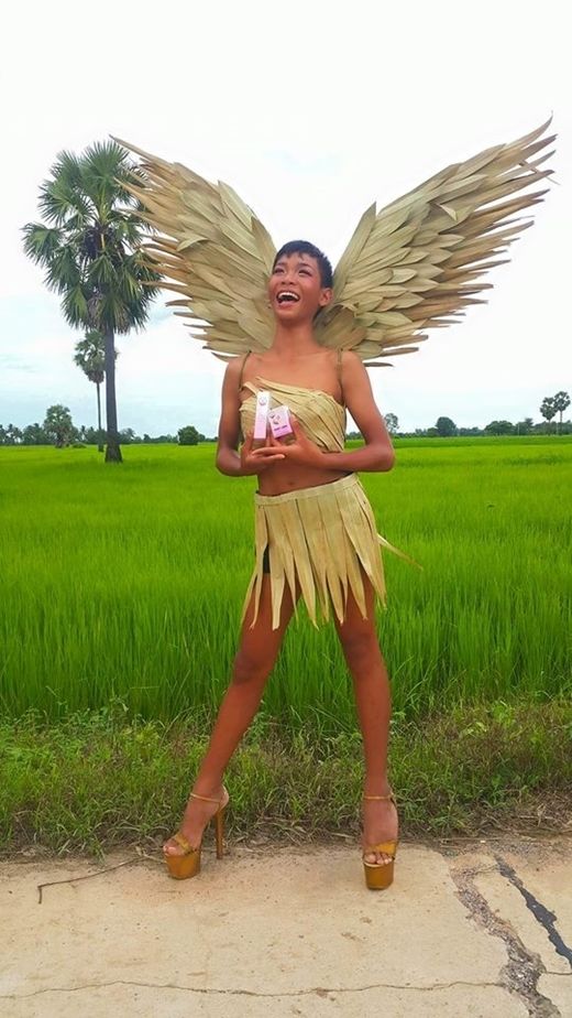 
“Thiên thần” Suchanatda Kaewsa-nga trong bộ trang phục tự chế.