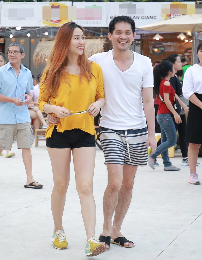 Ngân Khánh cùng chồng đưa nhau đi tham quan và ăn uống tại một lễ hội ẩm thực ở quận 2. - Tin sao Viet - Tin tuc sao Viet - Scandal sao Viet - Tin tuc cua Sao - Tin cua Sao