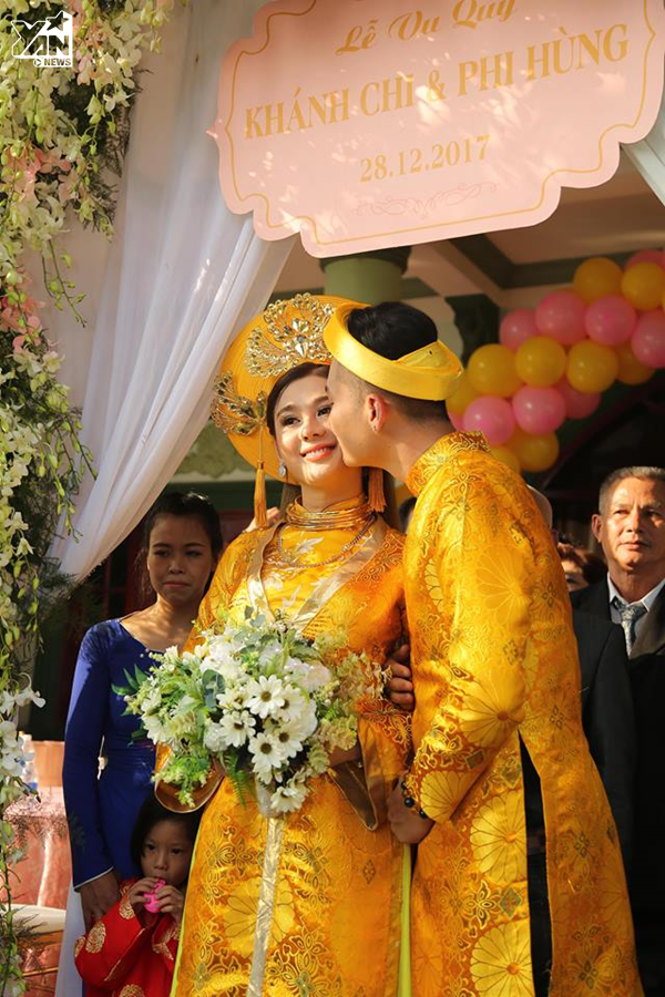 Cùng diện áo dài cưới vàng, mỹ nhân Việt nào đẹp đốn tim nhất?