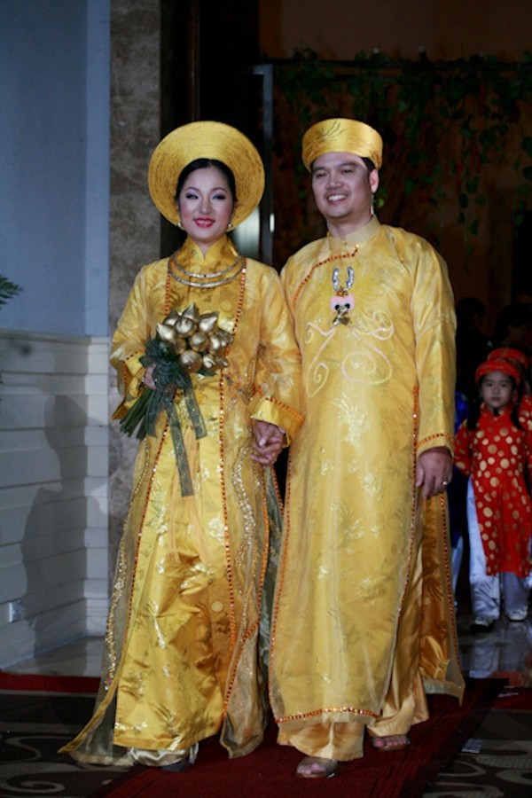 Cùng diện áo dài cưới vàng, mỹ nhân Việt nào đẹp đốn tim nhất?