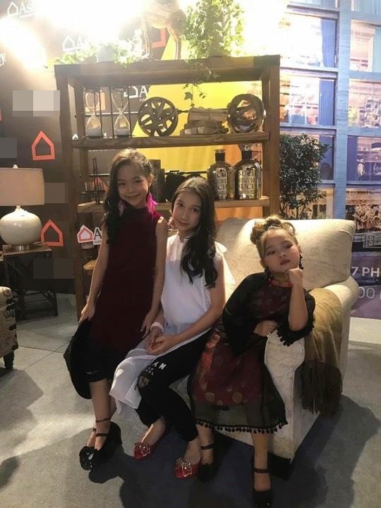 3 cô bé xinh như thiên thần gây náo loạn ở phố đi bộ Hà Nội với điệu nhảy cover từ hit của Mỹ Tâm