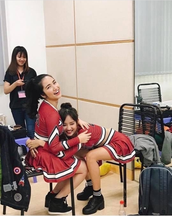 Tiết lộ hậu trường thay đồ, trang điểm của mỹ nhân Việt: người đáng yêu, người đẹp xuất sắc - Tin sao Viet - Tin tuc sao Viet - Scandal sao Viet - Tin tuc cua Sao - Tin cua Sao