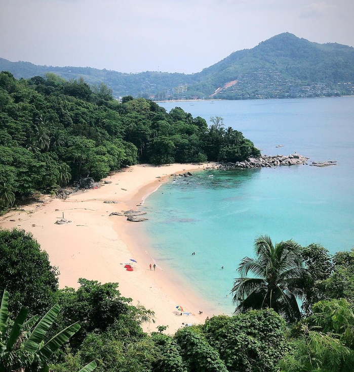 Phuket nổi tiếng là bãi biển xinh đẹp ai cũng mong một lần ghé qua