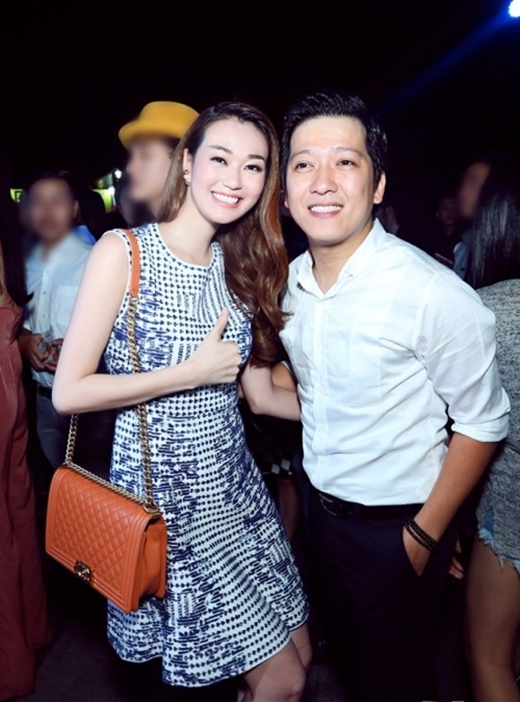 
Có lẽ, câu chuyện này chắc sẽ là một chuỗi câu chuyện rất dài để cộng đồng mạng bàn tán.  - Tin sao Viet - Tin tuc sao Viet - Scandal sao Viet - Tin tuc cua Sao - Tin cua Sao